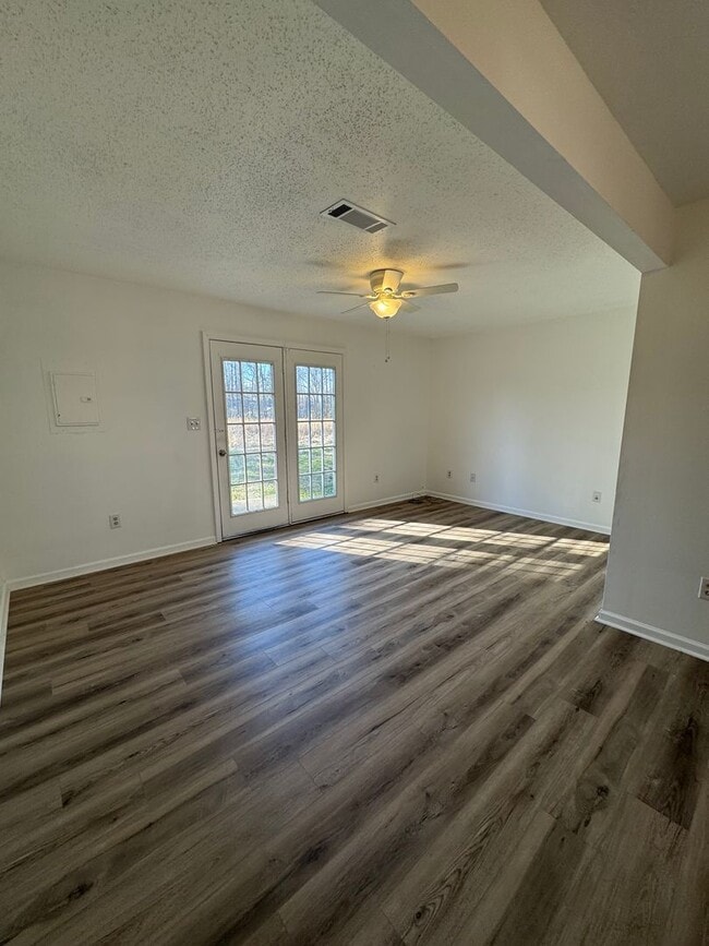 Building Photo - 427 Mt Pelia Rd