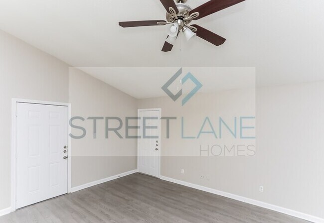 Foto del edificio - REDUCED! Now offering first full month free!!