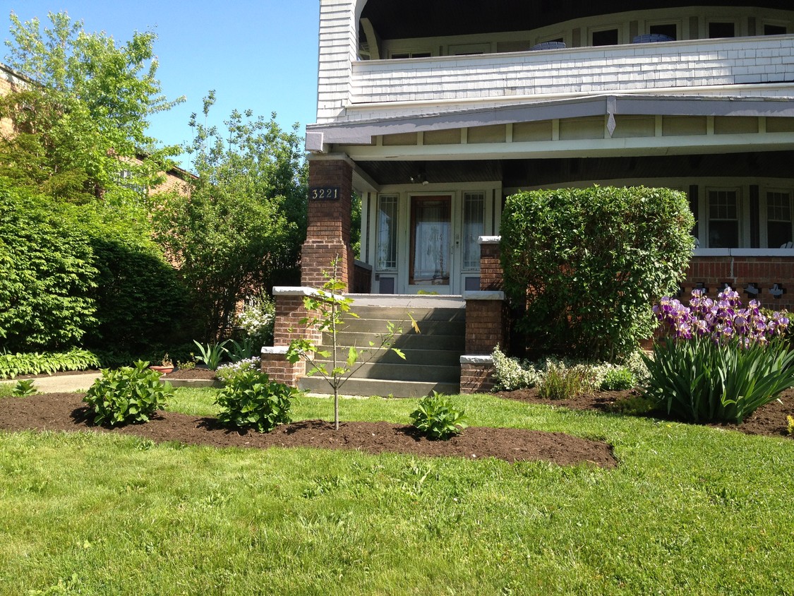 Front view - 3221 Washington Blvd