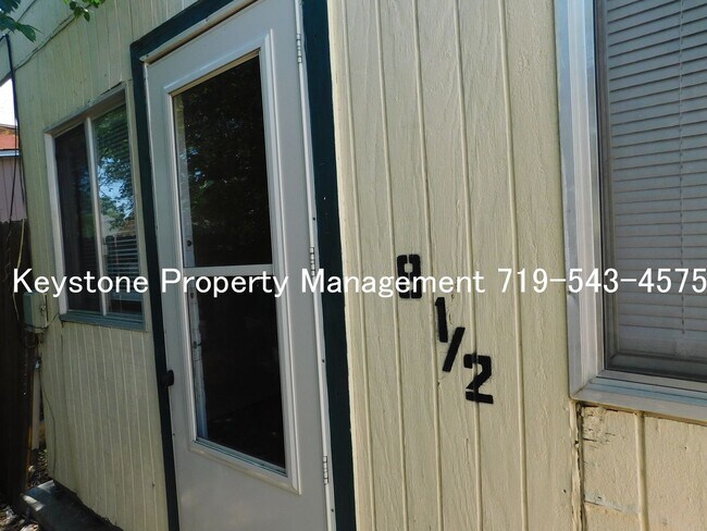 Foto del edificio - 1st MONTH FREE!!!  Downtown Studio Unit with Dedicated Entrance! $750/$750