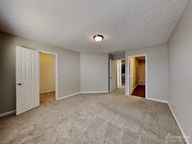 Foto del edificio - 4452 Redcliff N Ln