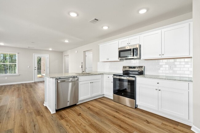 Building Photo - 1/2 off 1st months rent if you sign a lease by 6/1/26!