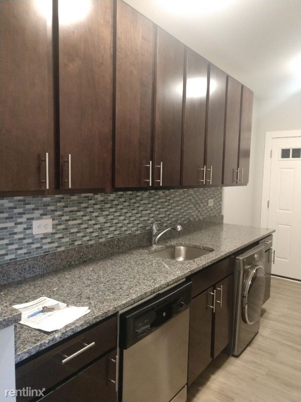 Primary Photo - 539 W Brompton Ave