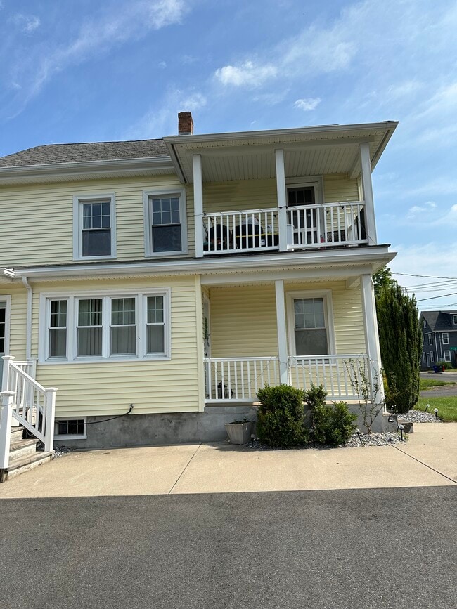 Building Photo - 176 Bristol St