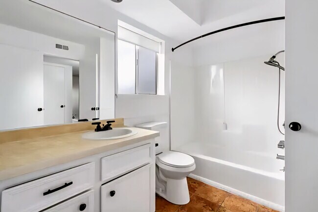 Foto del edificio - 3701 Colonial Dr
