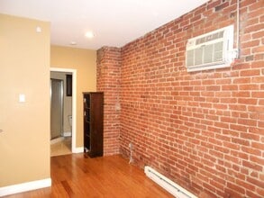 Building Photo - 98 Knight St