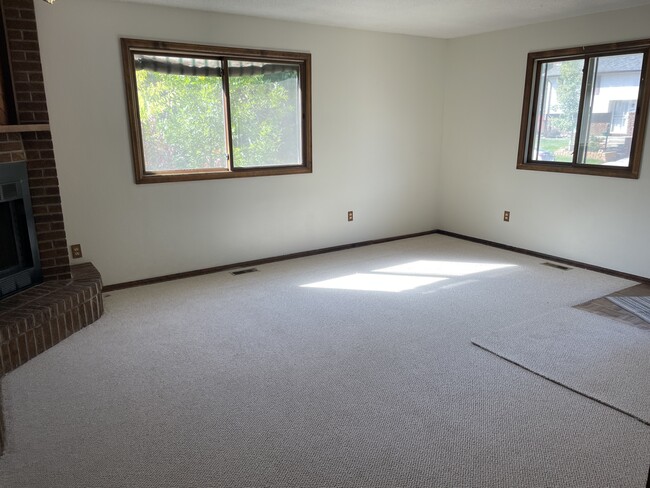 Building Photo - 2252 Austin Ct