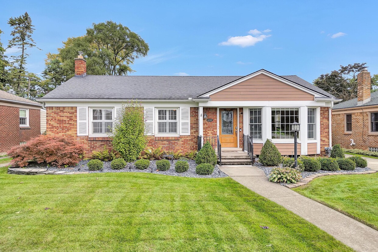 Foto principal - 4330 Elmwood Ave