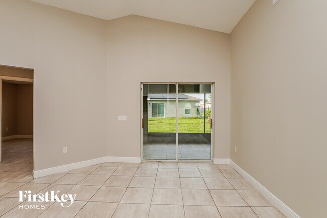 Building Photo - 368 Camellia Ct