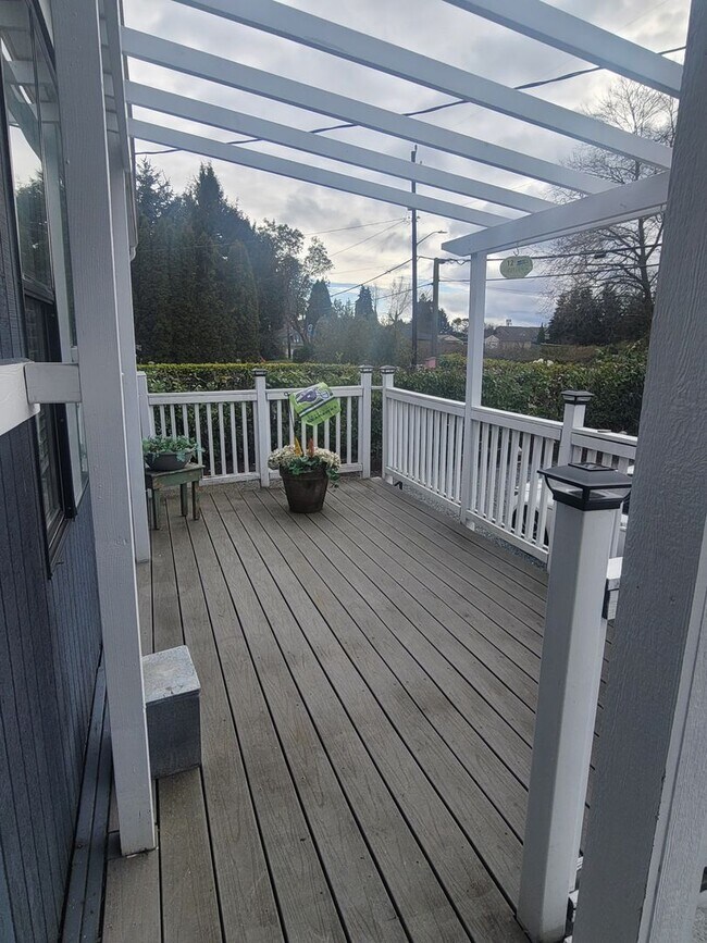 Foto del edificio - North Burien 5 bedroom 2 bath craftsman ho...
