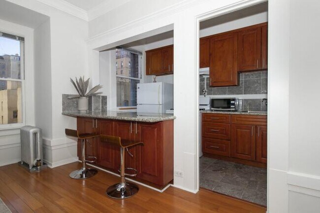 Building Photo - bedroom in San Francisco CA 94108
