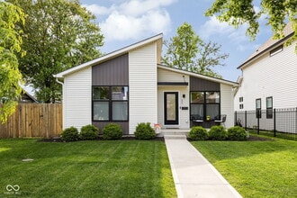 Building Photo - 806 N Beville Ave