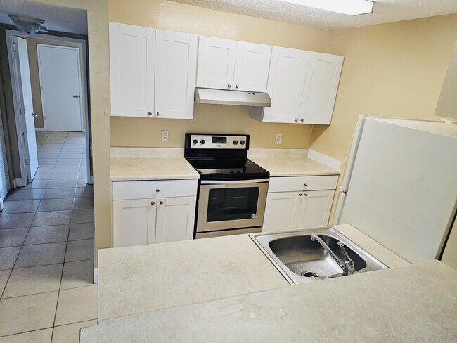 Foto del edificio - 1605 Meadows Cir