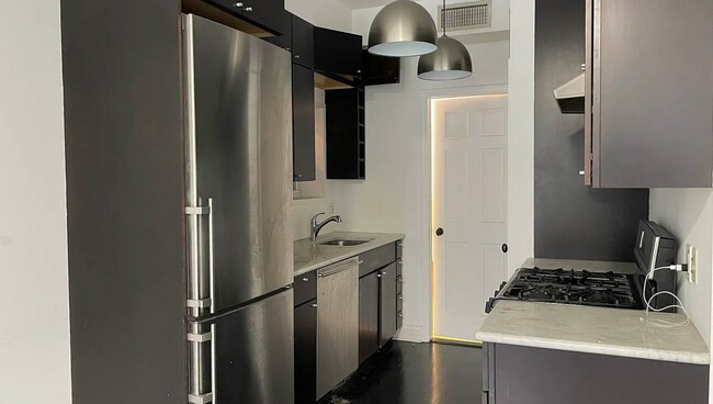 Foto del edificio - 223 W 11th St