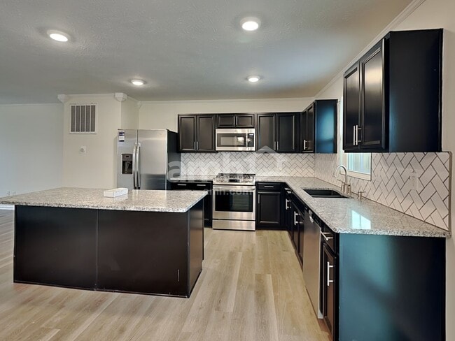 Building Photo - 13844 N Cardonia Dr