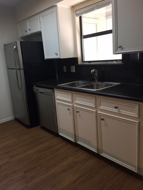 Foto del edificio - FANTASTIC 2 BED / 1.5 BATH in SOUTH AUSTIN