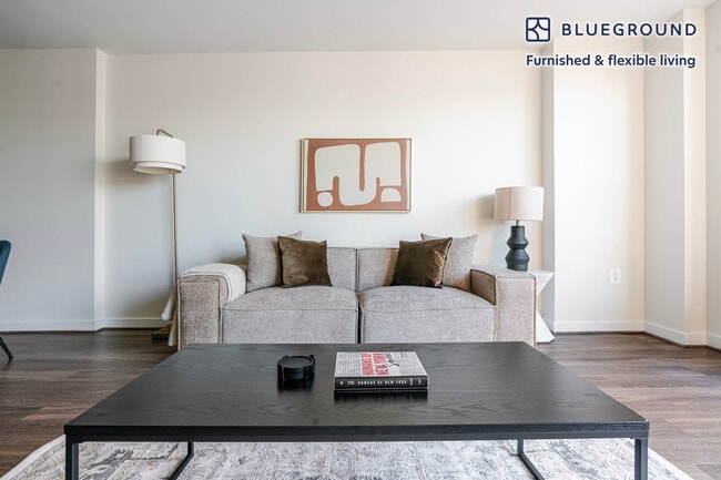 Building Photo - 3444 Fairfax Dr