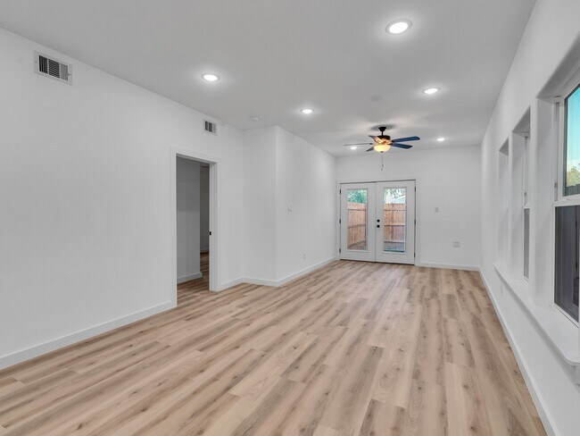 Foto del edificio - 9410 Firnat St