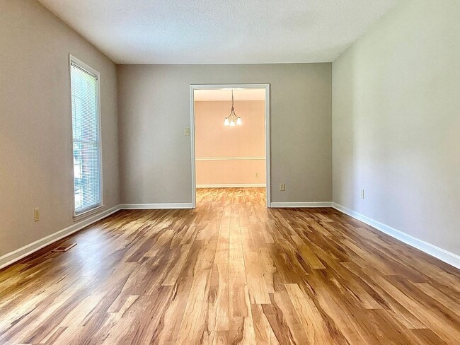 Building Photo - 3 Bedroom,2 Bath Home in north Durham with...