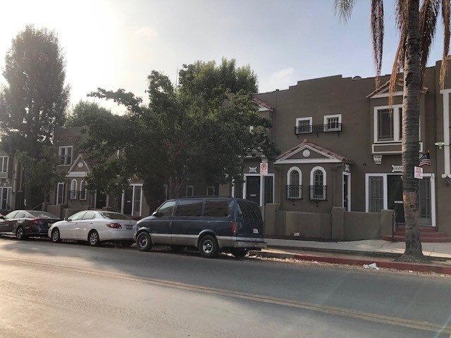 Foto del edificio - 3010 James M Wood Blvd