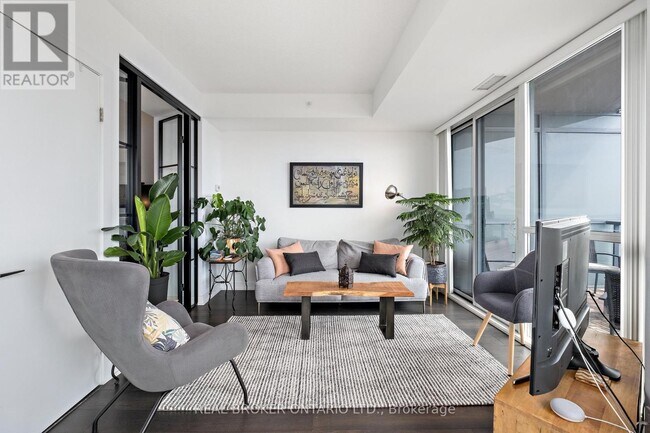 Building Photo - 20 Bruyeres Mews