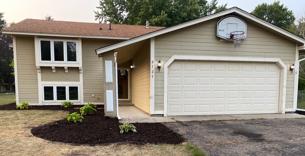9721 206th St W, Lakeville, MN 55044 House Rental in Lakeville, MN