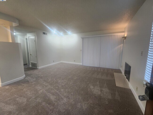 Building Photo - 3921 Crow Canyon Rd