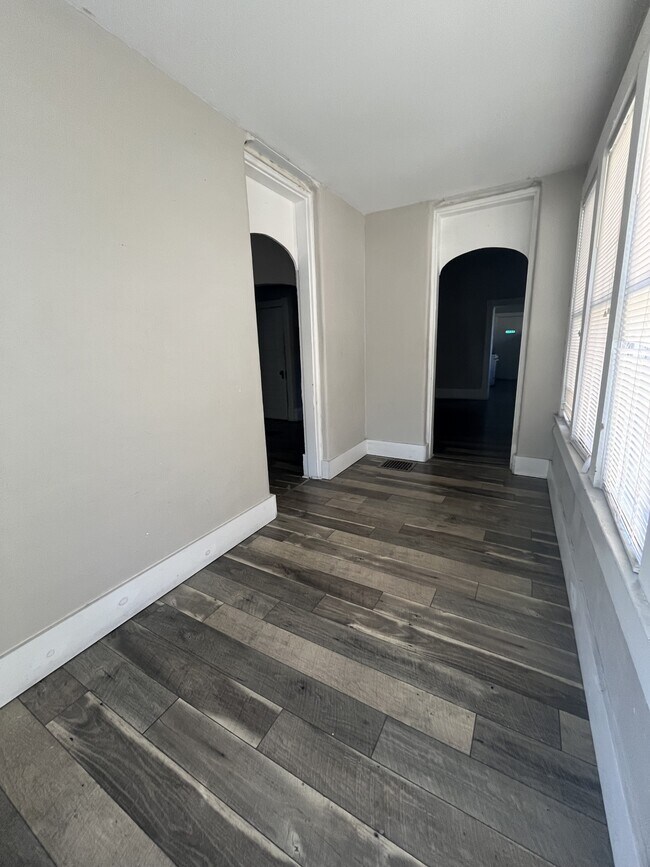 Foto del edificio - 2533 E 24th St