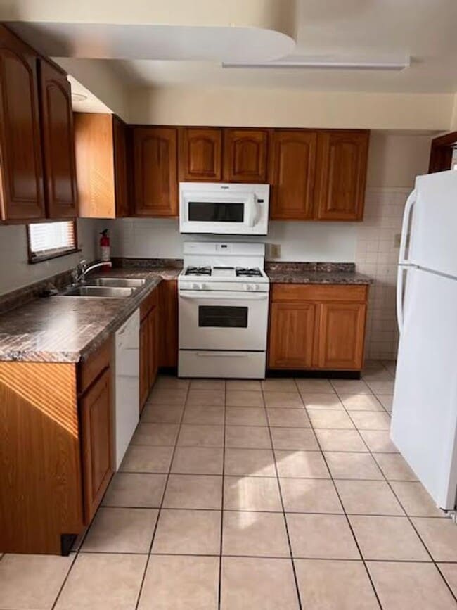 Building Photo - 864 Gary Ave