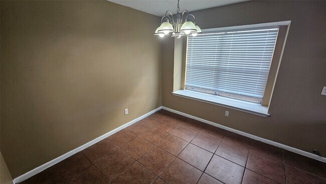 Building Photo - 4250 Southchase Ln