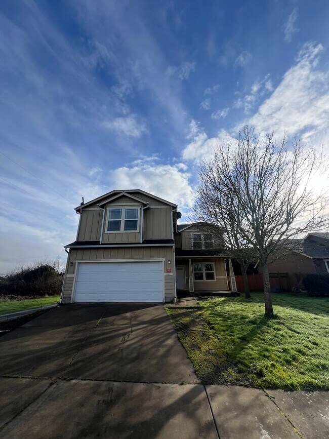 Foto del edificio - 3-bedroom 2-1/2 bathroom home in Eugene