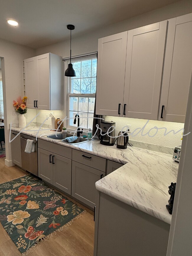 Foto del edificio - 826 7th Ave N