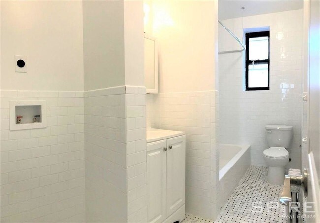 Foto del edificio - 1 E 19th St