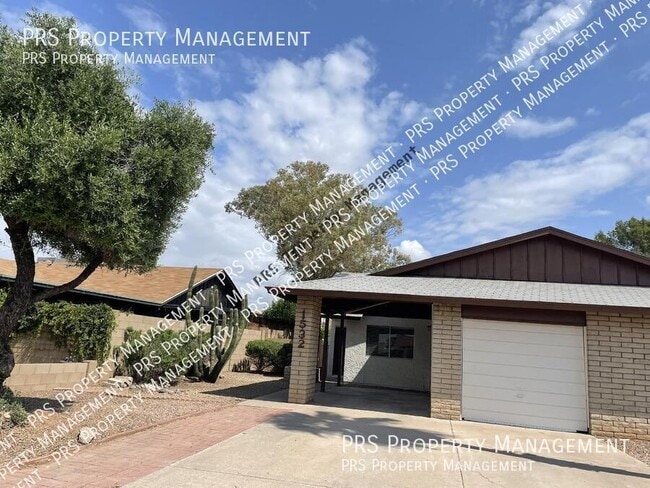 Building Photo - 1532 E El Parque Dr