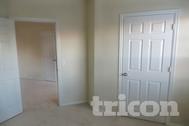 Foto del edificio - 8457 Asheville Ln