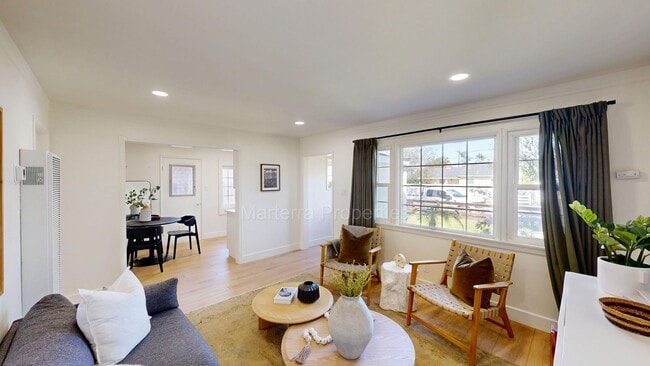 Building Photo - 19th St