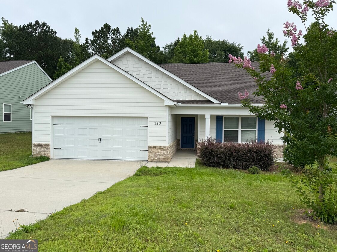 Foto principal - 123 Charleston Ln