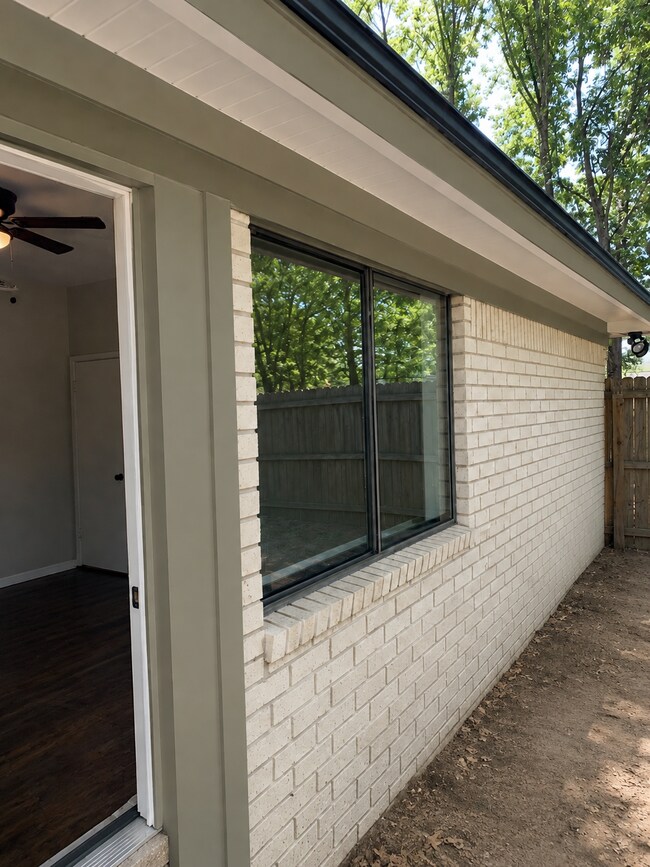 entrada en la parte trasera - 16608 Echo Glen Dr
