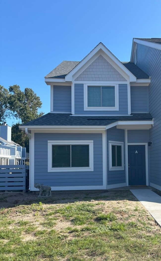 Building Photo - 857 Liriope Ln