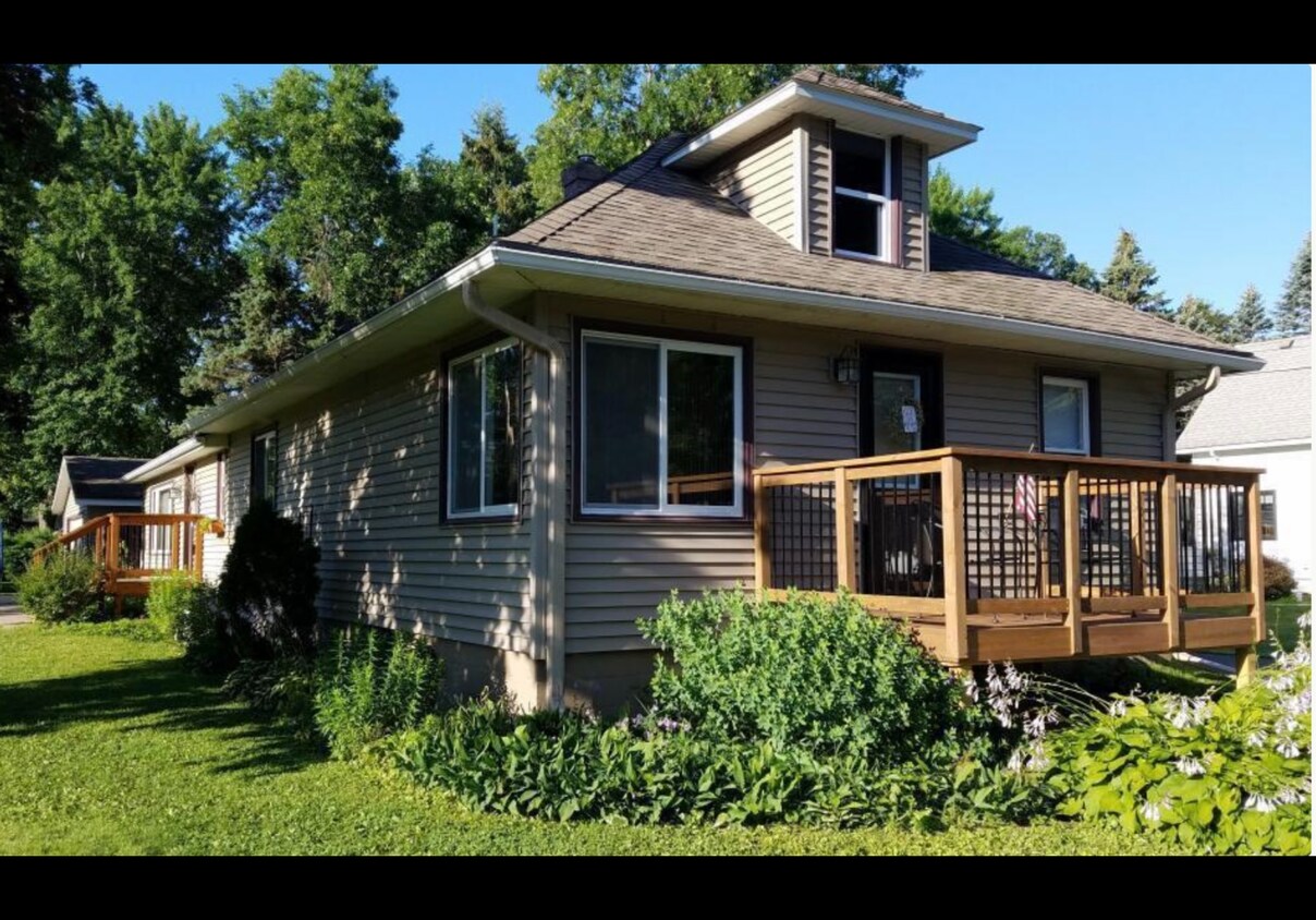 Foto principal - 508 1st Ave NW