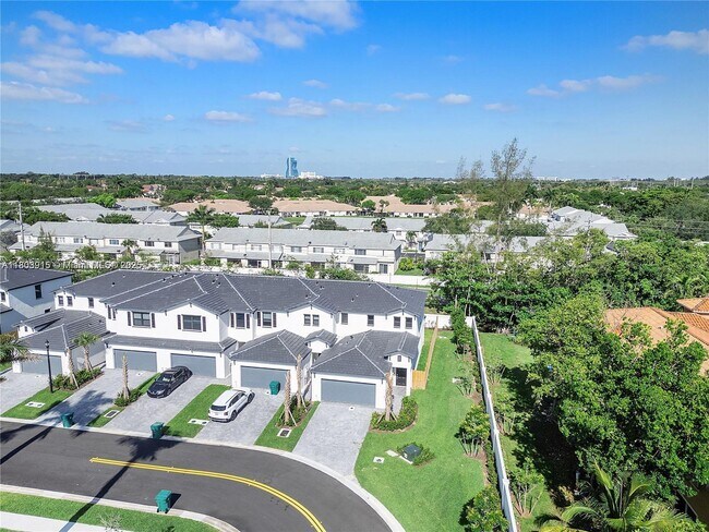 Foto del edificio - 4901 Oakmont Dr