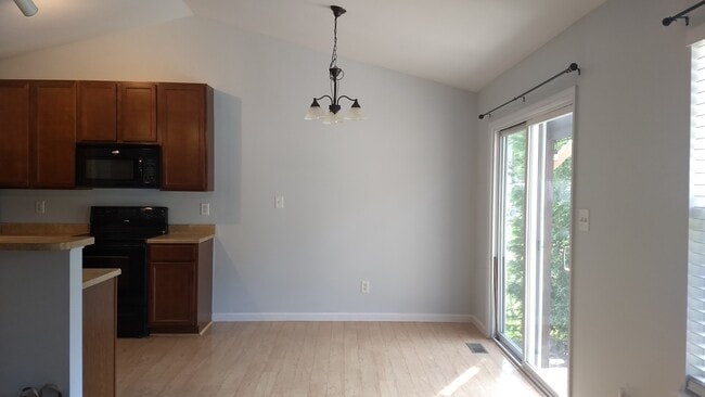 Building Photo - 6715 Eagles View Dr