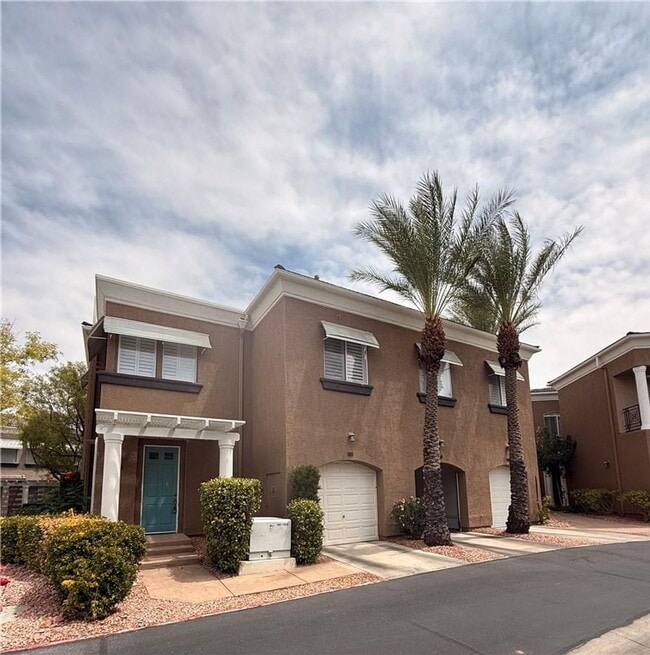 Foto del edificio - Amazing condominium in gated upscale neigh...