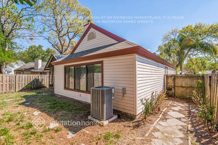 Building Photo - 8104 Kilwinning Ln