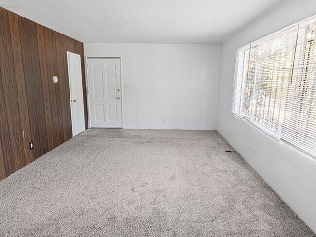 Building Photo - Seminary-Carter