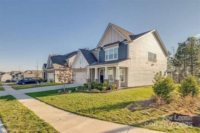 Building Photo - 6299 Artigas Dr