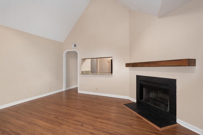 Building Photo - 3204 W End Cir