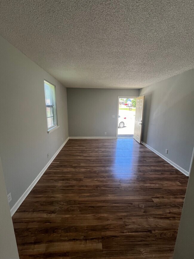 Foto del edificio - 908 Trailwood Cir