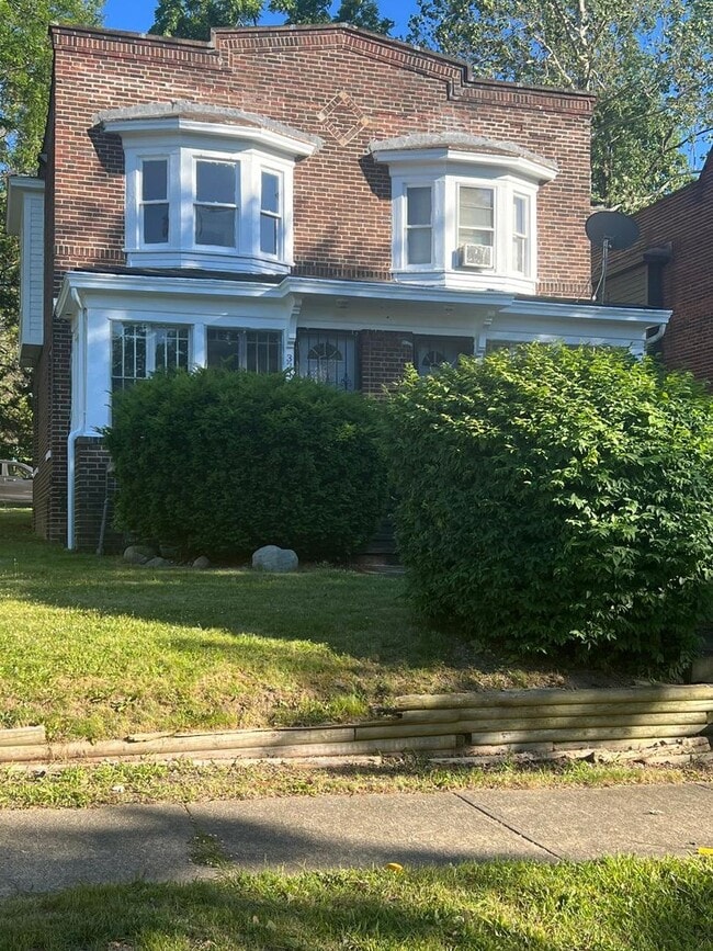 Building Photo - 3244-3246 Sycamore Rd