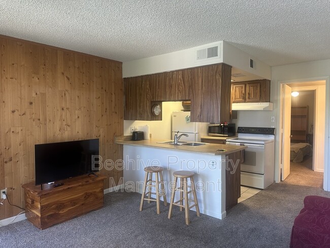 Foto del edificio - 461 W Holmes Ave